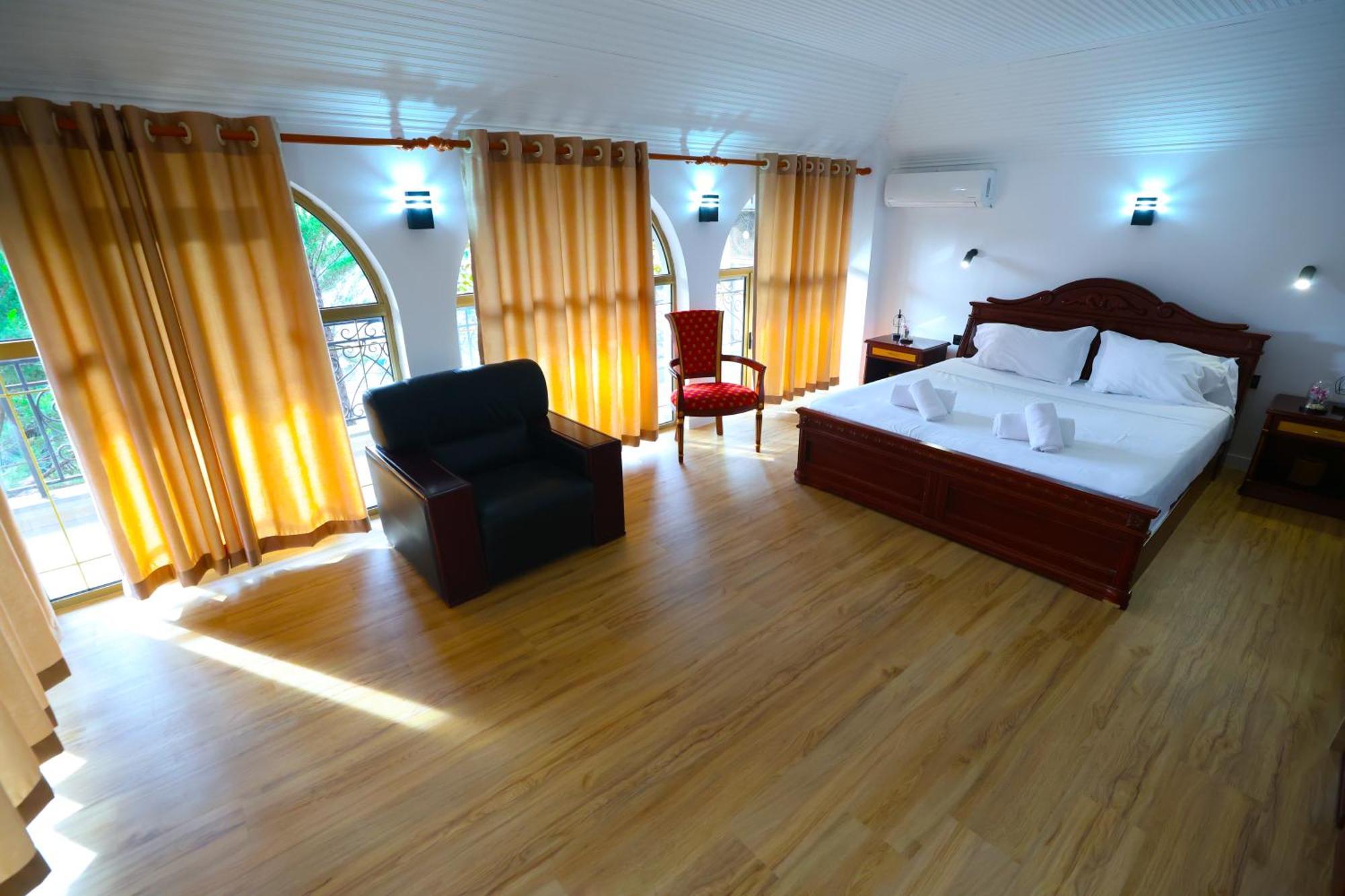 Vila Alizee Hotel ติรานา ภายนอก รูปภาพ