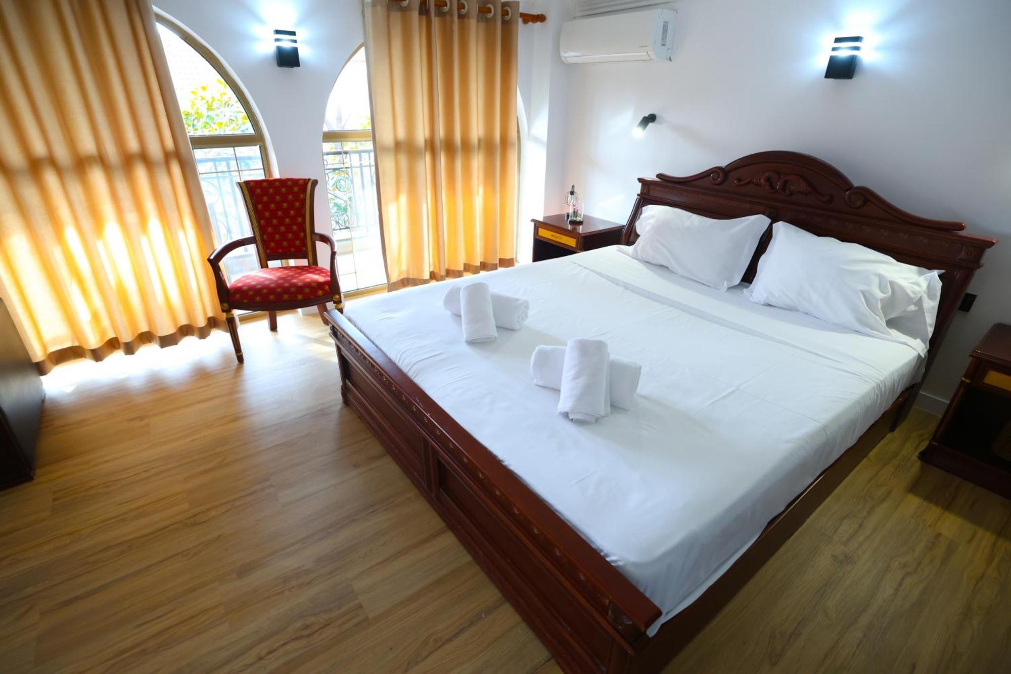 Vila Alizee Hotel ติรานา ภายนอก รูปภาพ
