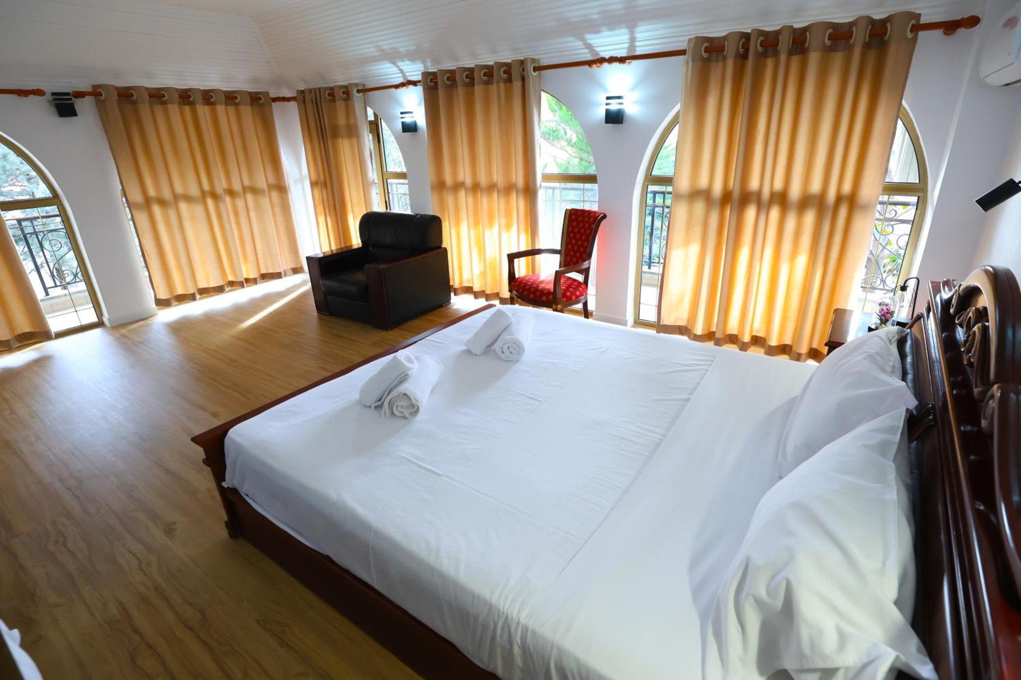 Vila Alizee Hotel ติรานา ภายนอก รูปภาพ