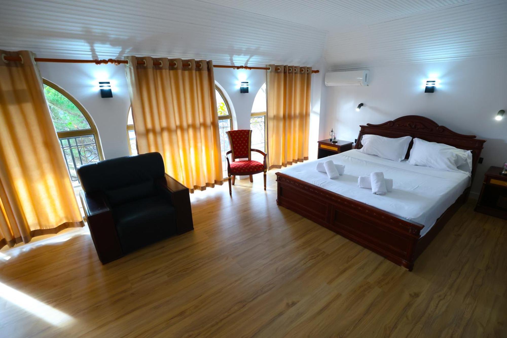 Vila Alizee Hotel ติรานา ภายนอก รูปภาพ
