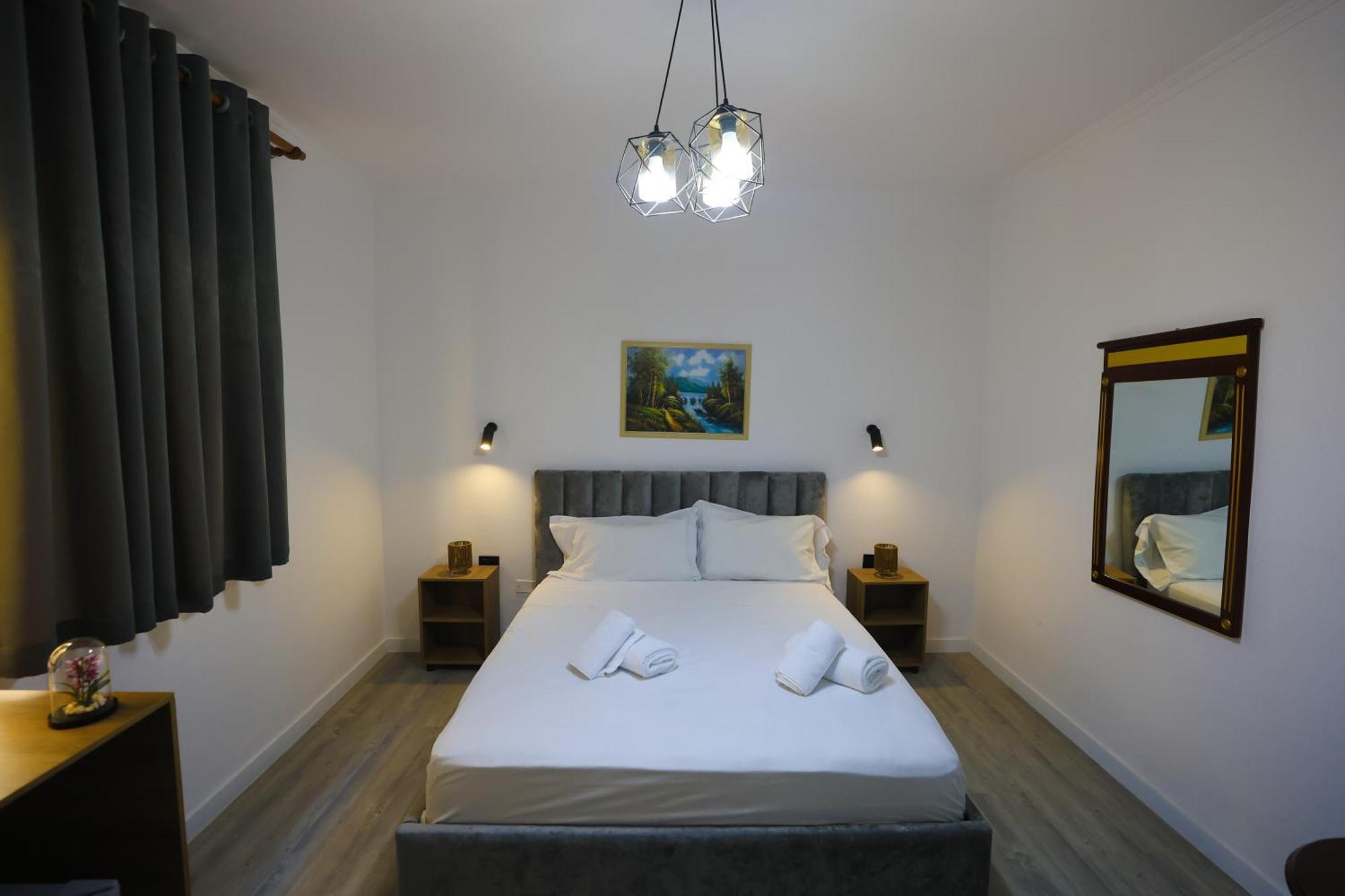 Vila Alizee Hotel ติรานา ภายนอก รูปภาพ