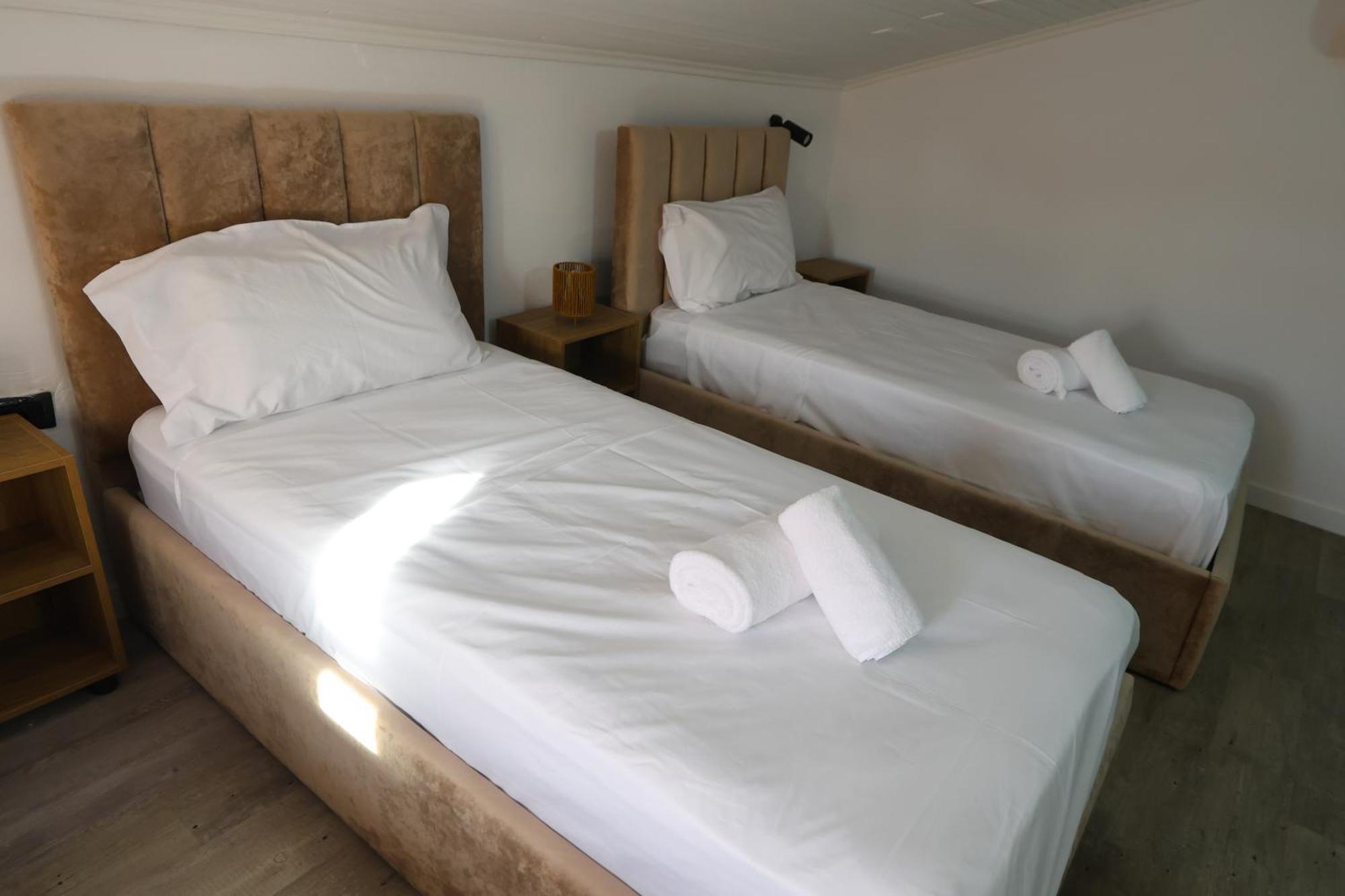 Vila Alizee Hotel ติรานา ภายนอก รูปภาพ